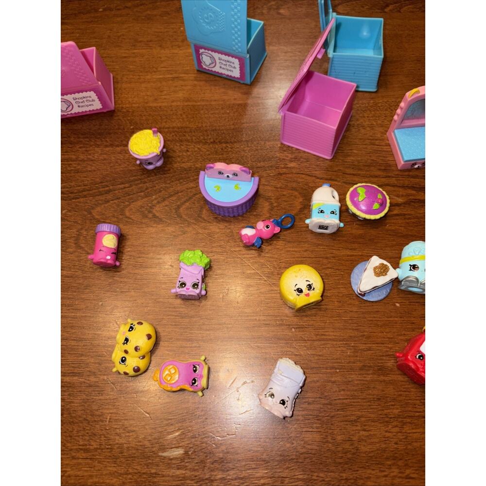 Shopkins Lot Of 20 Pieces Moose Kids Toys Collection Mini Figures - Picture 3 of 4